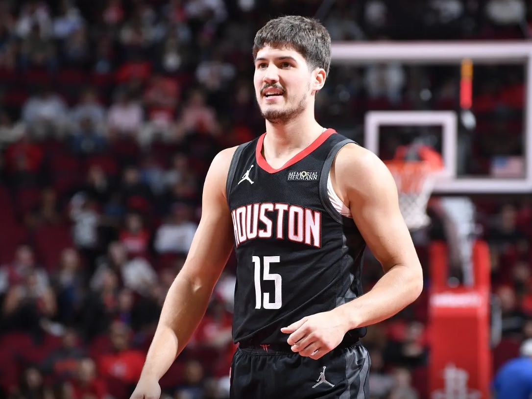 今天这场打完，能不能成为火箭北伐的遵义会议。
17勇士很好的模板给乌杜卡摆好了，