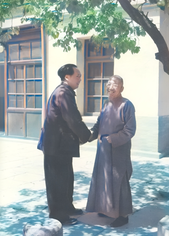 1945年，重庆谈判时，毛泽东的一首词发表，蒋介石看完后赞叹不已，立即召来谋士陈