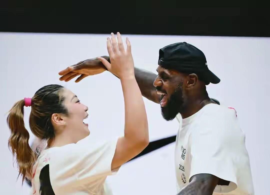 李梦回归赛场！
结束詹姆斯中国行活动，李梦重返四川女篮出战全国女篮锦标赛，202