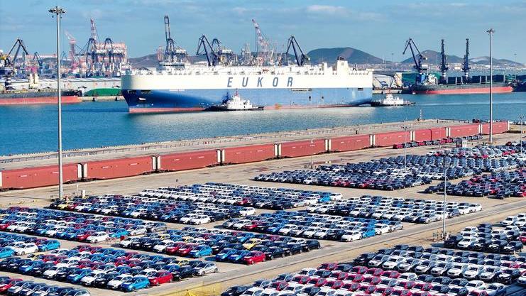 协同效应   经济和反腐“两手”都要抓