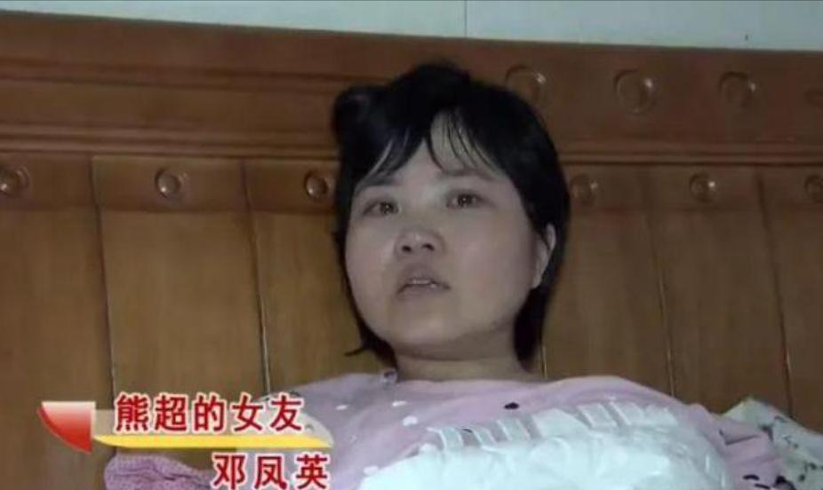 [中国赞]2015年，34岁云南女子瘫痪在床，无父无母的她要求丈夫将自己送到老家