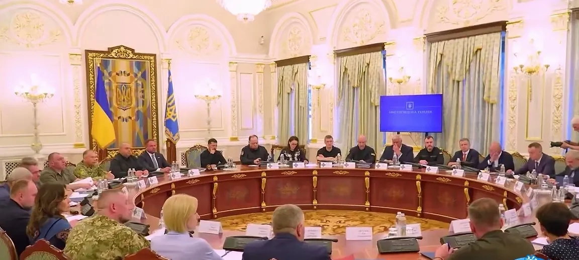 乌克兰召开了国防动员会议，泽连斯基出席并发表了讲话。
根据最近几天的战况，乌克兰