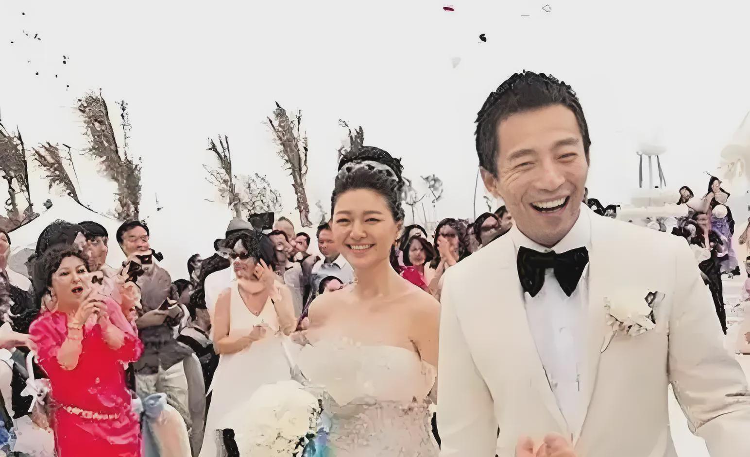 大S和汪小菲离婚后还在闹赡养费的事儿,搞得人心惶惶的,大家都在议论纷纷,说这事儿