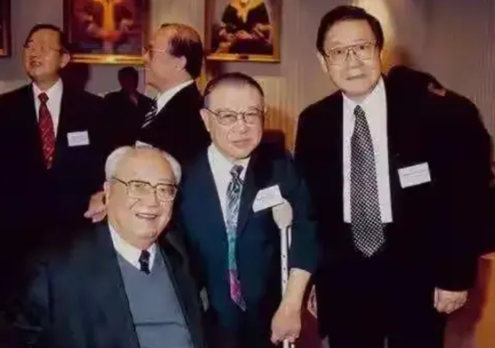 将胡适、许倬云等民国人物过度宣扬，甚至为民国歌功颂德，这背后是别有用心之人妄图以