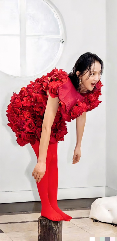周迅，159cm，红裙配红袜，红红火火，完美