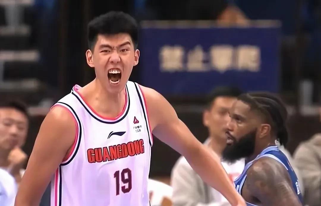 对徐昕要耐心，并给足够的出场时间，8年后再看
徐昕今年也才22岁，上赛季在平均出