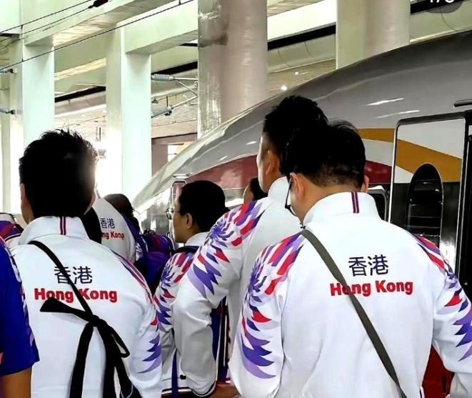 字幕悄悄改了，“中国香港”四个字突然没了！
2025 年全运会的赛场，藏着个让全