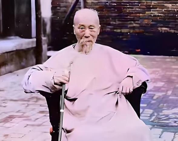 李鸿章死后留下的家产多达4000多万两银子，可到了1953年，身为李鸿章孙子的李