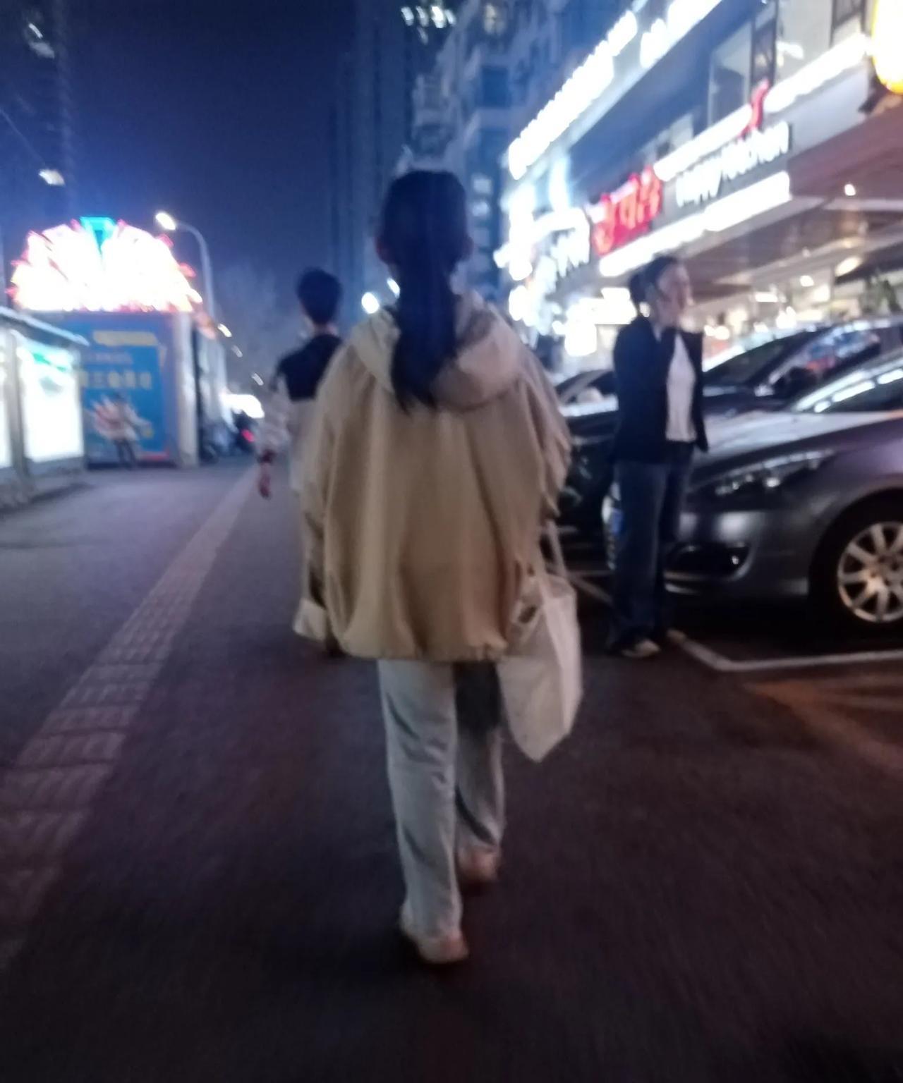 我觉得我现在过的就是神仙日子。因为老公常年不在家，我一个人带两个孩子。虽然身体累