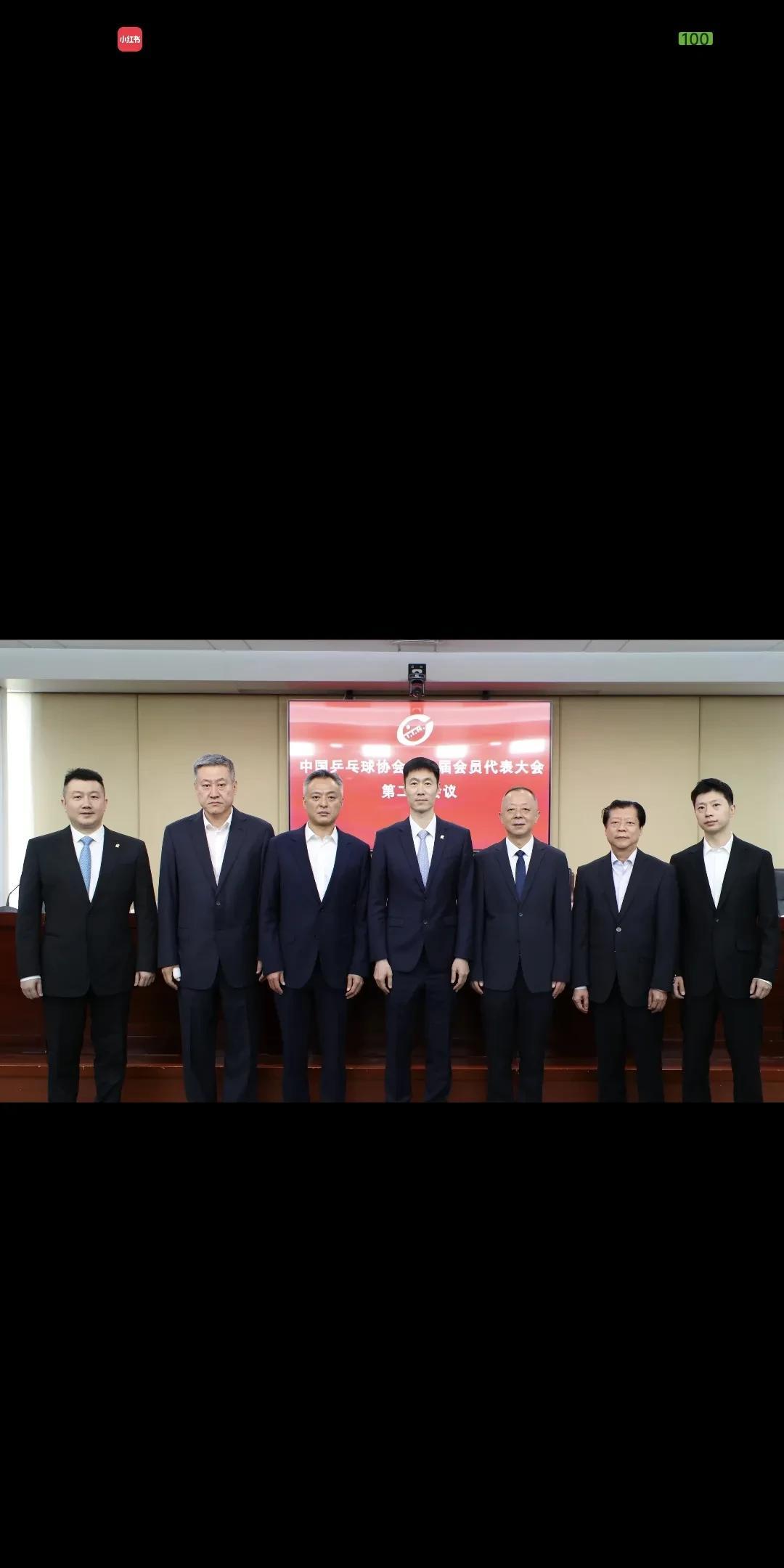要想火车跑得快
全靠车头带
国乒这趟列车一夜醒来换了火车头
其实这种竞技体育运动