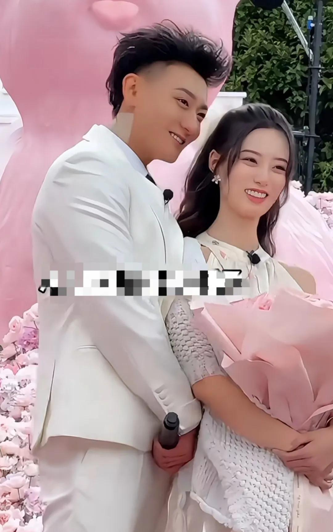 都说徐艺洋高攀了有几百亿身价的黄子韬，然而深扒徐艺洋的背景，才知黄子韬能爱上女方