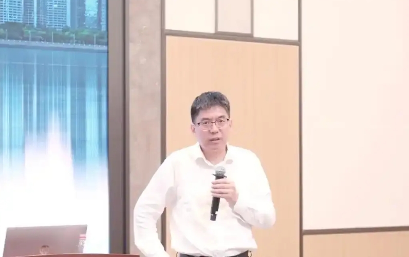 深圳卫视主持人问浙江大学教授方兴东：“鸿蒙系统很重要吗？”没想到，方教授的答案比