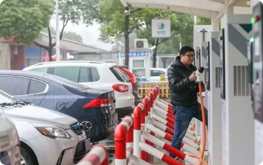 开了8年新能源车，我算是彻底悟了，新能源车真不如油车！

以前总听人说新能源车省