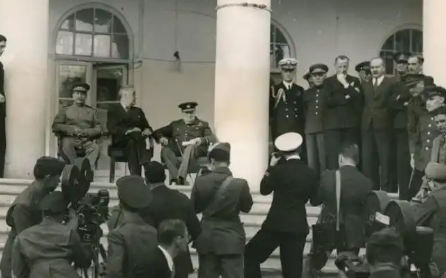 日本投降次日，苏联突袭千岛群岛强行占领，埋下80年领土争端，日本至今只能无能怒吼…