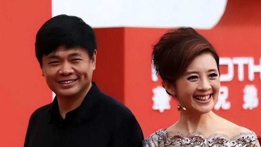 百亿富翁为迎娶央视女主持人，宁愿出1亿分手费，包括舍弃2个孩