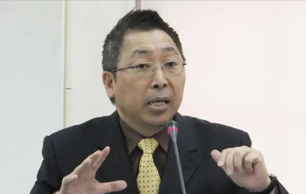唐湘龙是在打脸国民党啊！唐湘龙在节目中说，大陆网民更支持赖清德搞大罢免，因为民进