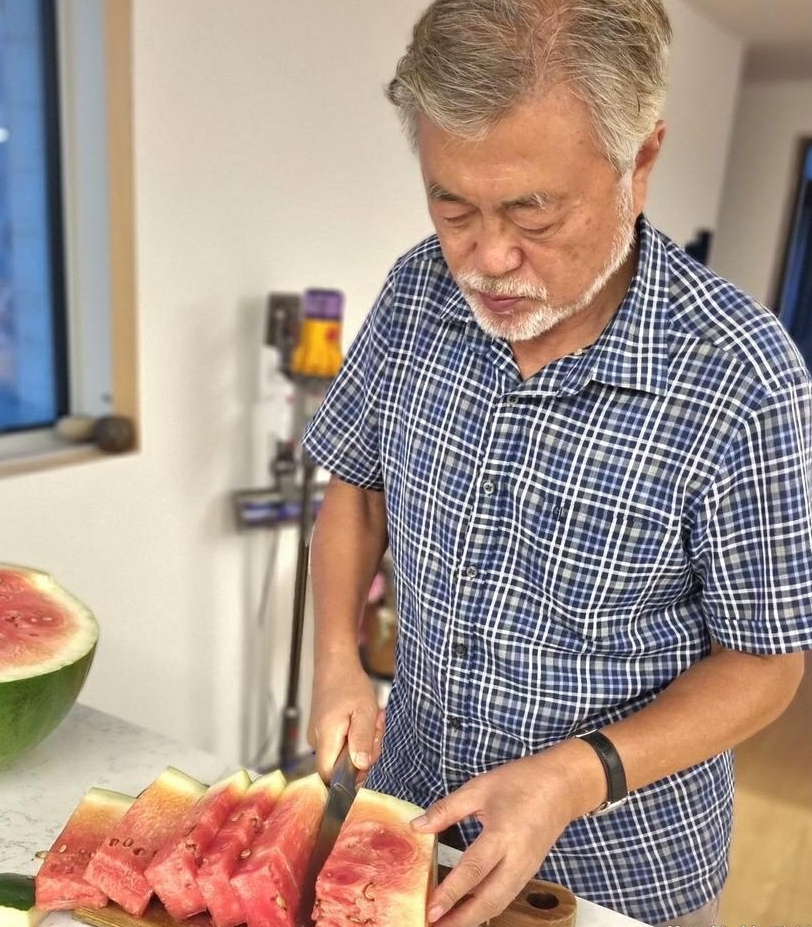 这是外国人卖的瓜，中国人就从来不卖歪瓜