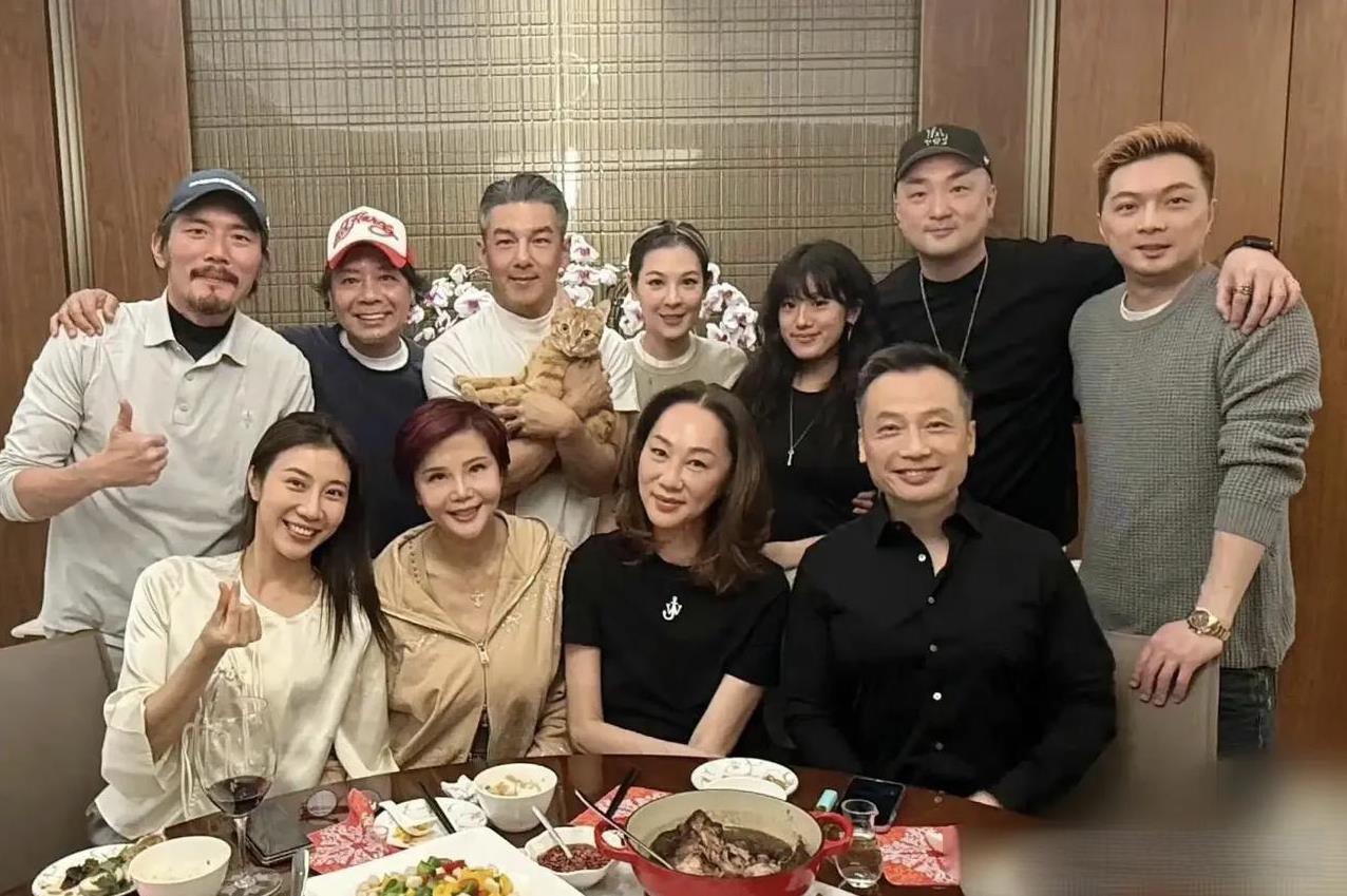娱乐圈好多星二代的人生经历，都是很不错的电影题材！
比如贾静雯的大女儿梧桐妹，就