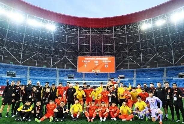 这或许就是属于足球的浪漫吧…八年前的3月23日，国足凭借于大宝的进球1：0战胜了