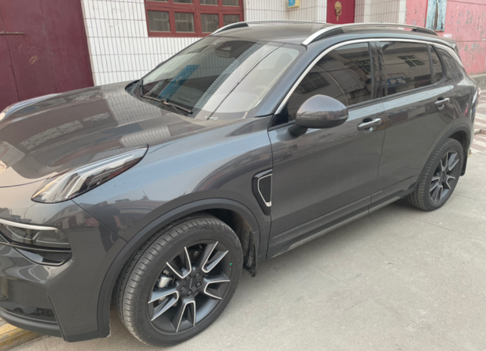 灰蛤蟆2000KM用车感受
空间表现
因为有小孩，所以对空间还是比较在意的。后排