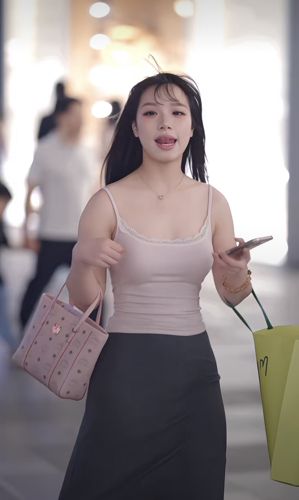 驼背，走路不好看，女孩子仪态很重要