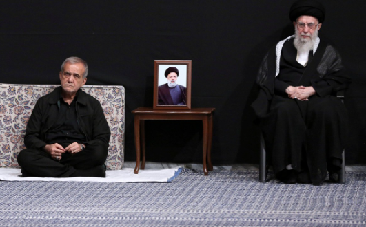 伊朗总统被控“密谋推翻哈梅内伊”，30多名议员要求弹劾