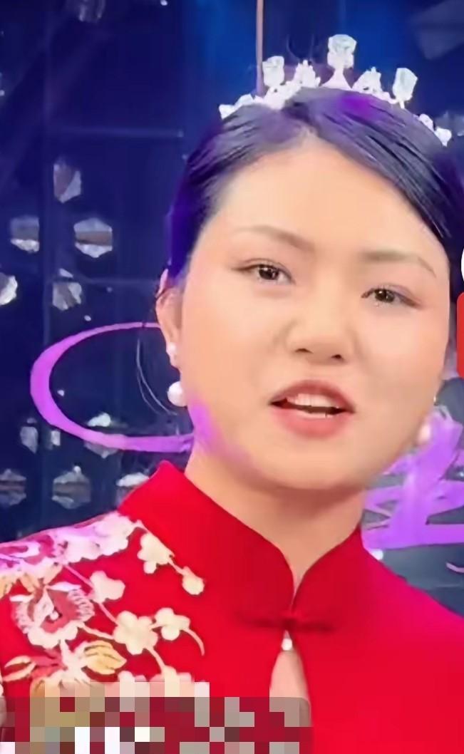 #罗姣唱功#罗姣的唱功只是一般的水平，顶多是一个街头歌手。之所以有不少人喜欢她的