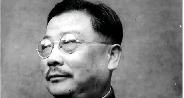 1937年，一个纸团，让李克农脸色骤变。



1937年盛夏，南京城笼罩在紧张