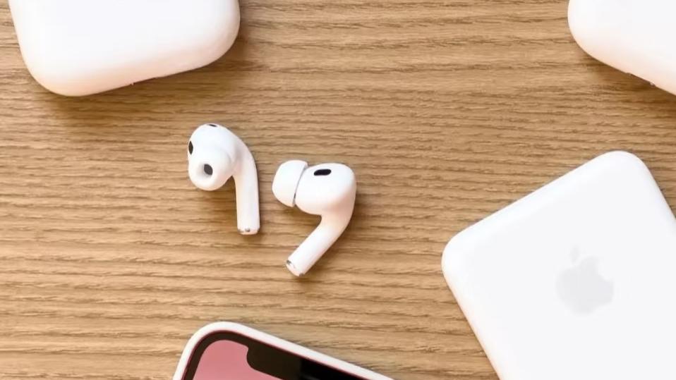 史上最强产品线：苹果第五款 AirPods 有望 2026 年登场，内置摄像头、配 AI 功能