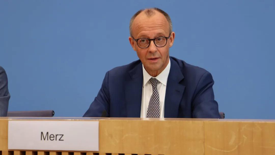 德国专家：我们现在投降只会输一半，总比什么都赚不到要好！