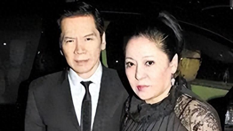 一场追悼会，看出向华强夫妇在香港的真实地位！