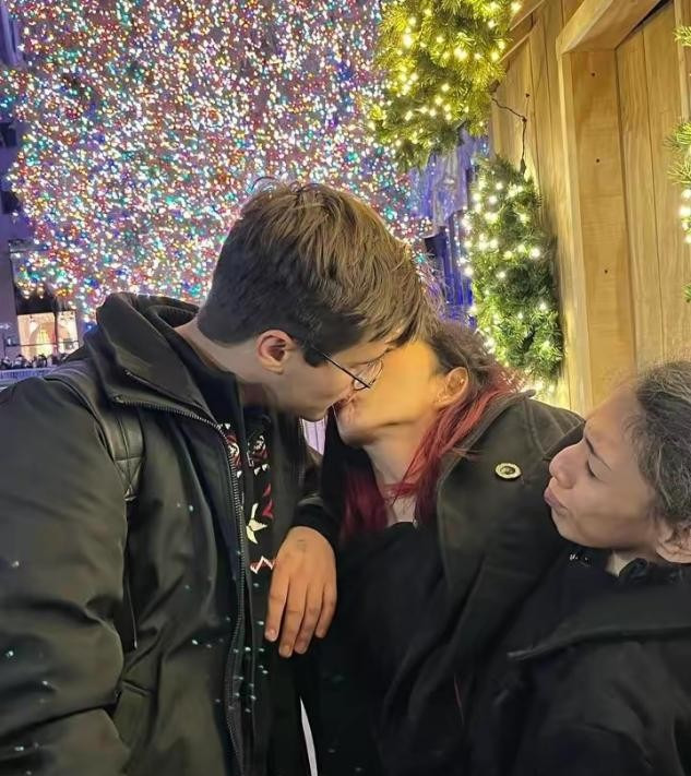 连体姐妹共享人生











这对连体双胞胎姐妹，卡门和露皮塔，共享一