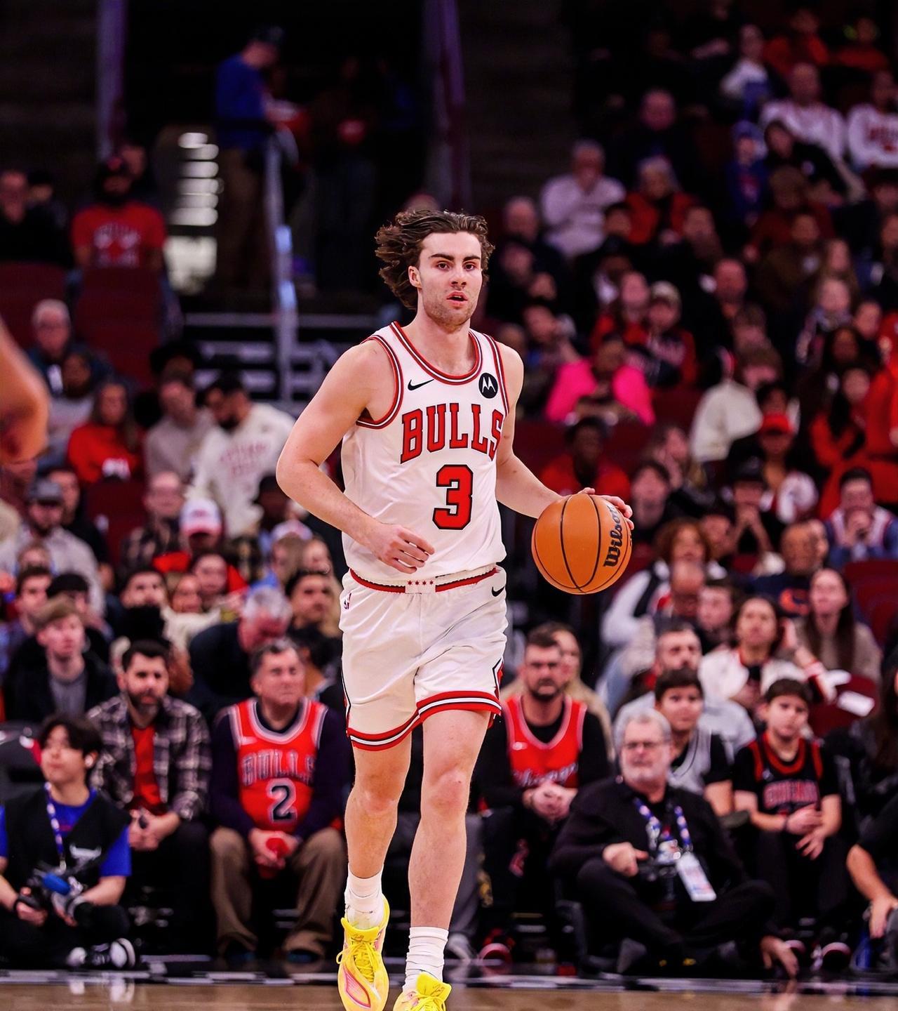 约什吉迪左腿筋拉伤，无限期缺阵！
据shams报道：消息人士告诉ESPN，公牛的