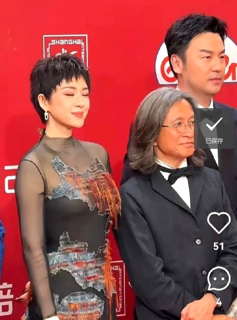 我问老公：章子怡那么漂亮，为什么没有人对他有非分之想呢？老公白我了一眼我：你们女