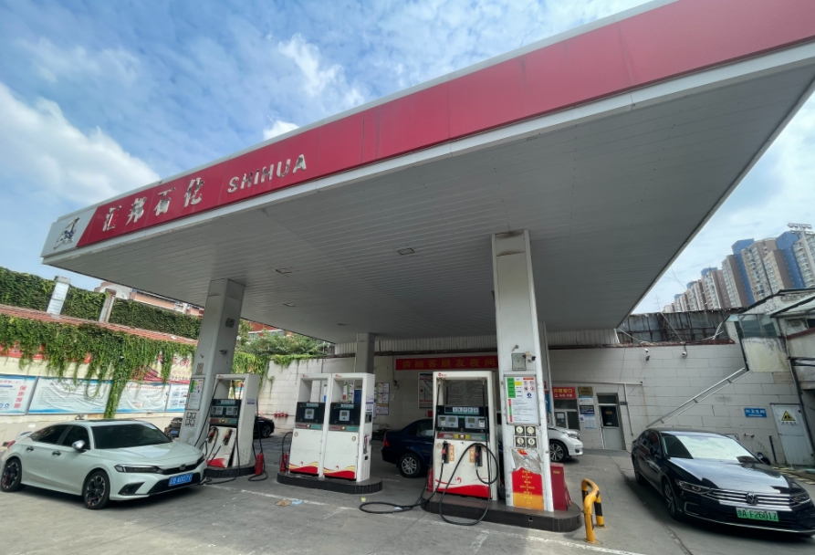 
加油站以后该怎么办？
前几天去加油，发现经常去的那家加油站门可罗雀，我这还觉得