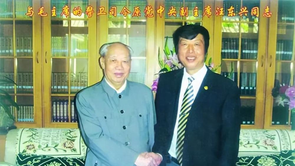 从权力核心到寻常巷陌：1980年卸任的四位风云人物，后来都怎么样了？