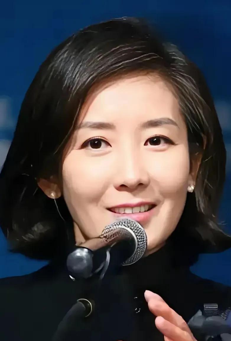 不出意外的话，罗卿瑗很可能会成为韩国下一任总统，李在明似乎没什么机会了。
先看罗