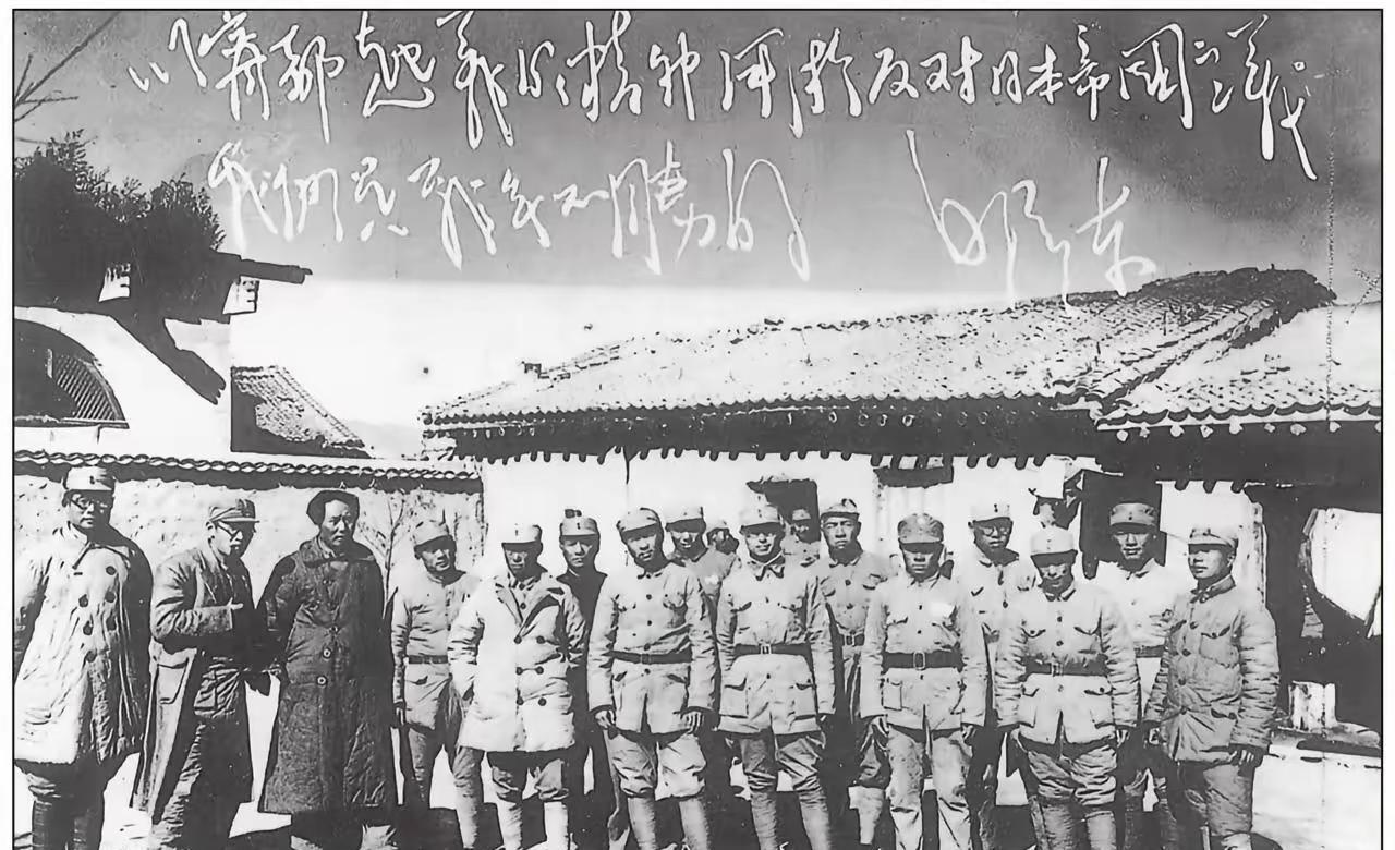 毛泽东与宁都起义将领在延安，从此，历经13年艰苦卓绝努力，经受国民党围剿。
毛泽
