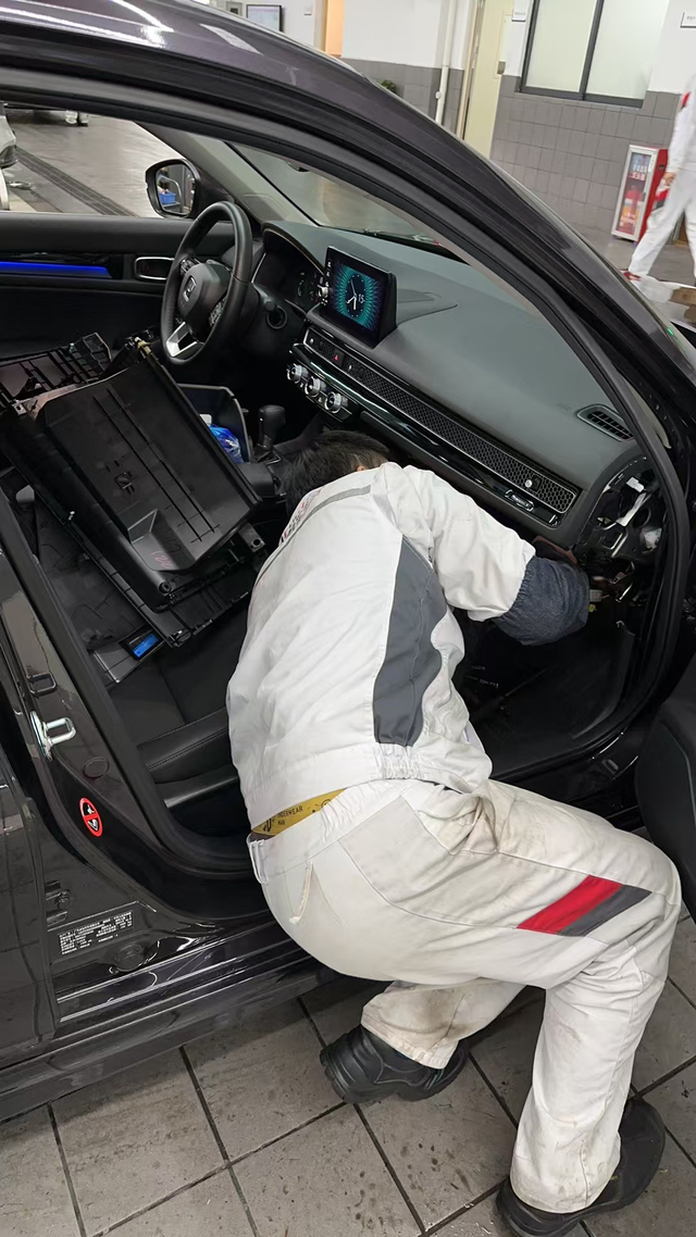 型格高速口哨声处理
新车落地首保之后过了一个月，内循环高速超过100开始有口哨声