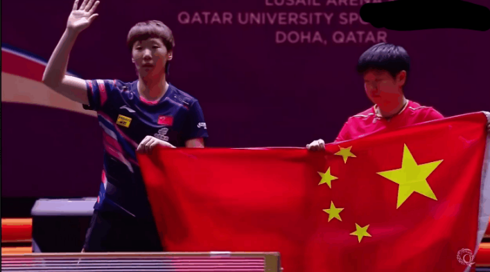孙颖莎披国旗的时候叫上鳗鱼一起！确实让人感动，
胜利是中国的，她们都做到了！
国
