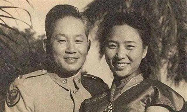 1951年的一个晚上，孙立人躺在床上准备入睡，习惯性地将他的妻子搂进了怀里。然而