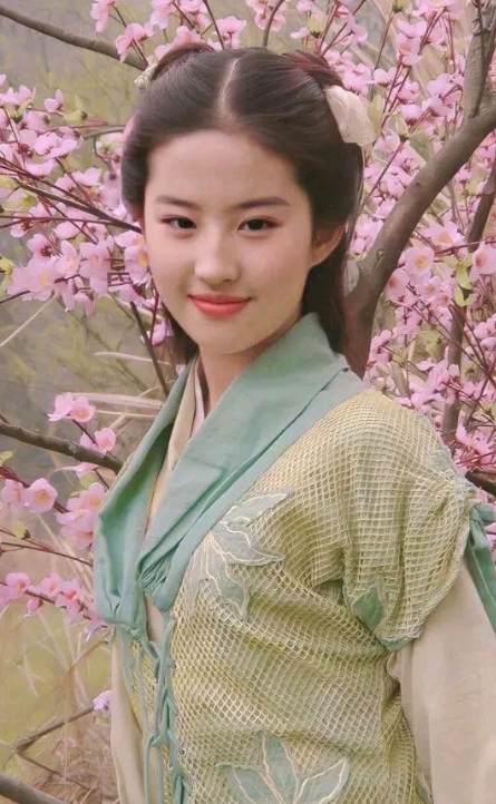 2003年，《仙剑奇侠传》的定妆照刚一出来，就被粉丝骂惨了，而且电视剧还险些被禁