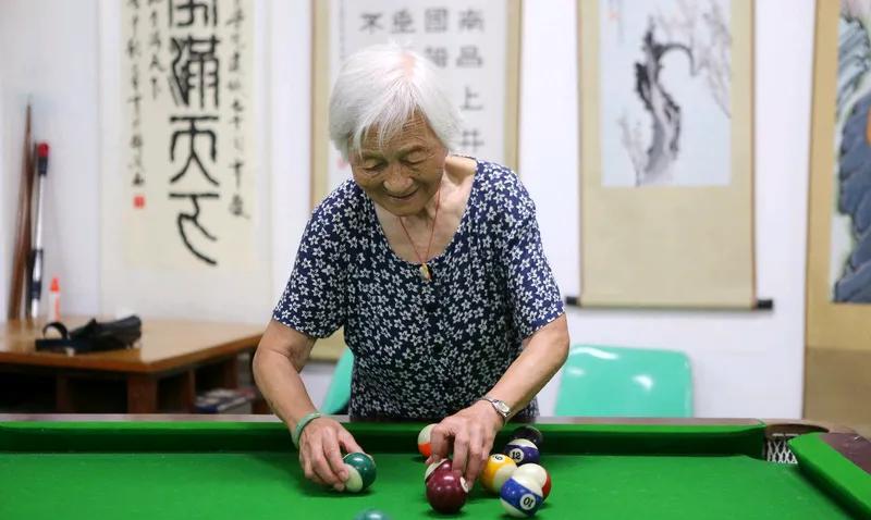 教师退休金在5000元左右的是哪一批苦命的教师[流泪]2015年8月前退休的教师