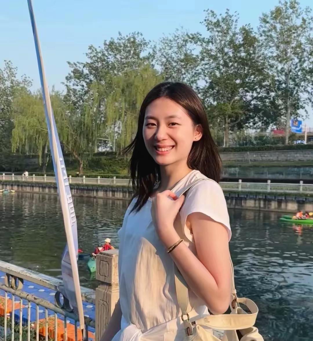 实话实说，中国乒乓球未来女乒第三号人选，我觉得是陈熠。
今年才21岁，就已经展现