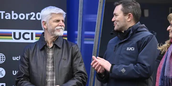 积极支持乌克兰的捷克总统也开始放缓自己的反俄语调。虽然只是轻微的。这位反俄恐俄捷