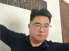 今天北海舅舅发了个莫名其妙的视频！
居然耍了一个拳，非常有意思，看起来非常的灵活