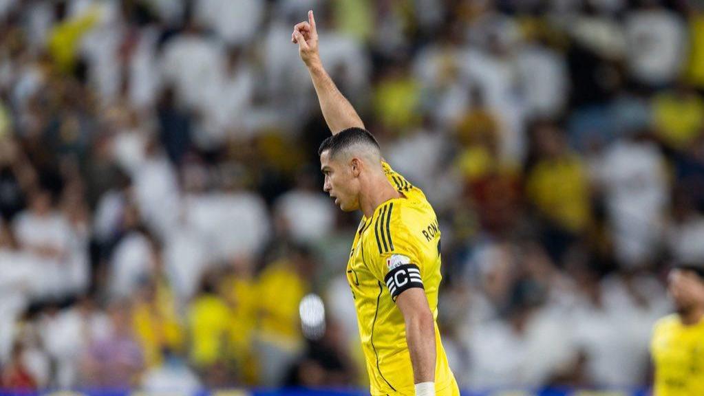 2-1！梅开二度+94分钟绝杀，C罗力挽狂澜，利雅得胜利联赛7连胜