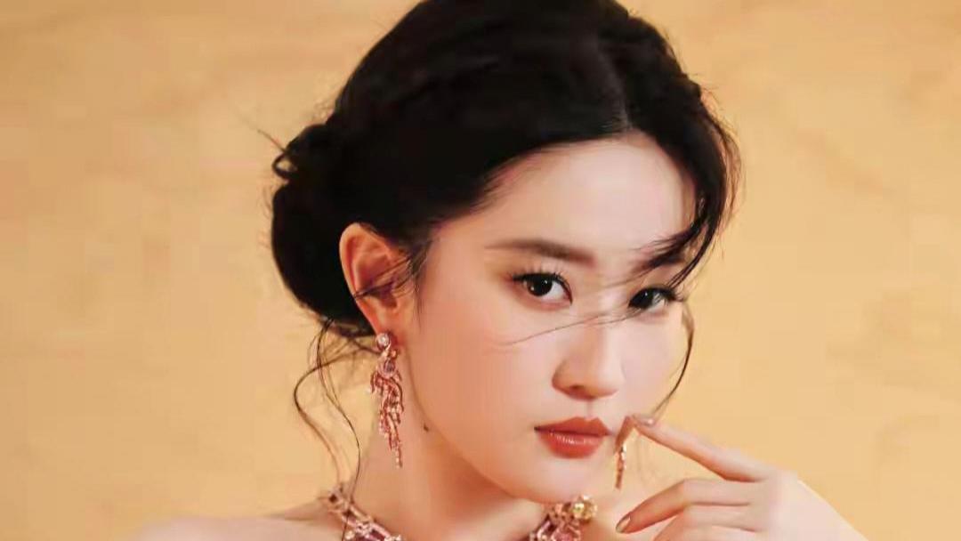 黄晓明自曝曾救过刘亦菲的命