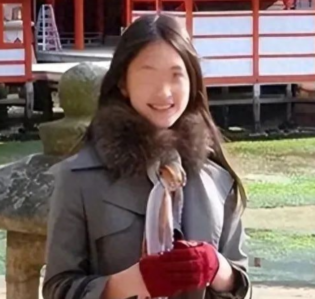 广西百色禽兽教师，深夜以查安全为由反锁房门性侵女学生，三年间用威胁编织侵害牢笼，