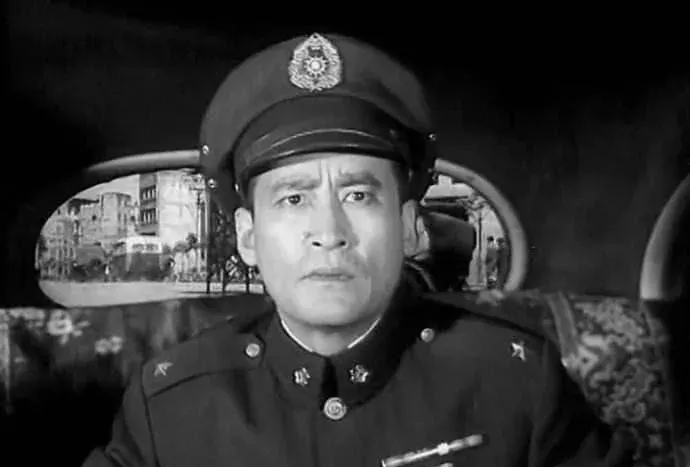沈醉的母亲，在首次见到大特务徐远举后，告诫儿子说：”这个人圆眼尖鼻，性必凶残，得